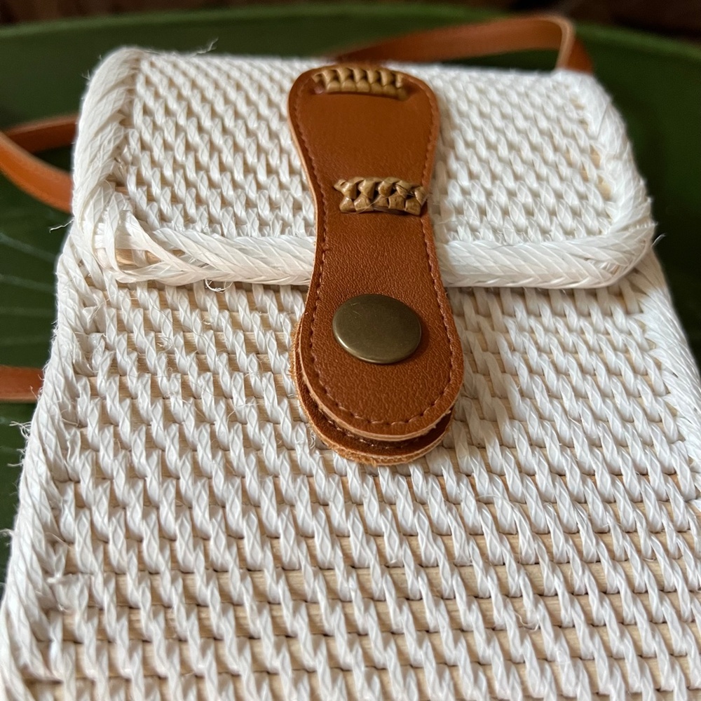 NWOT - Rattan Purse - Picture 2 of 6